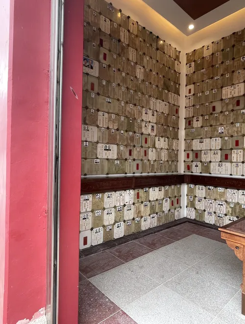 pofook_niche_bou_faat_hse_01